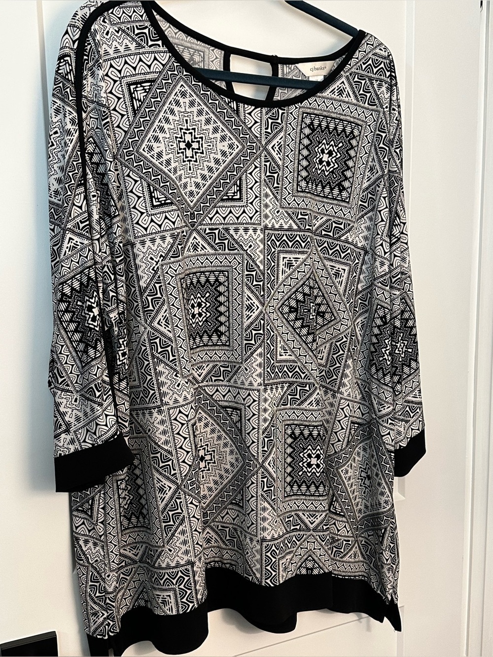 Ladies CJ Banks black & off white blouse with keyhole back, size 3X